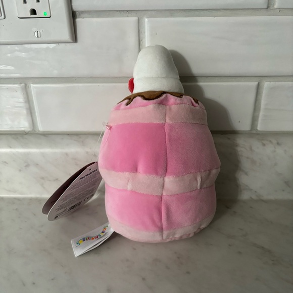 Shelly the Pancake Squishmallow - Picture 3 of 3